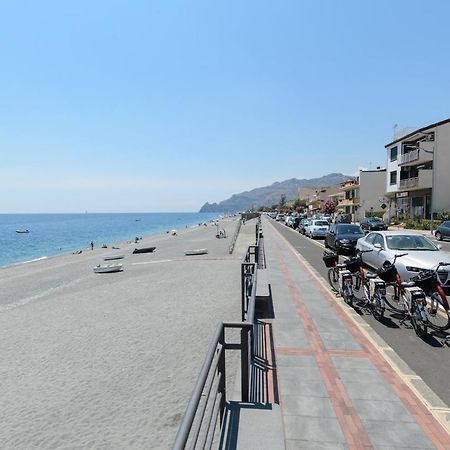 Marina D'Agro Residence Santa Teresa Di Riva Eksteriør billede