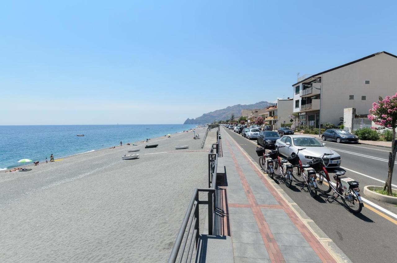 Marina D'Agro Residence Santa Teresa Di Riva Eksteriør billede