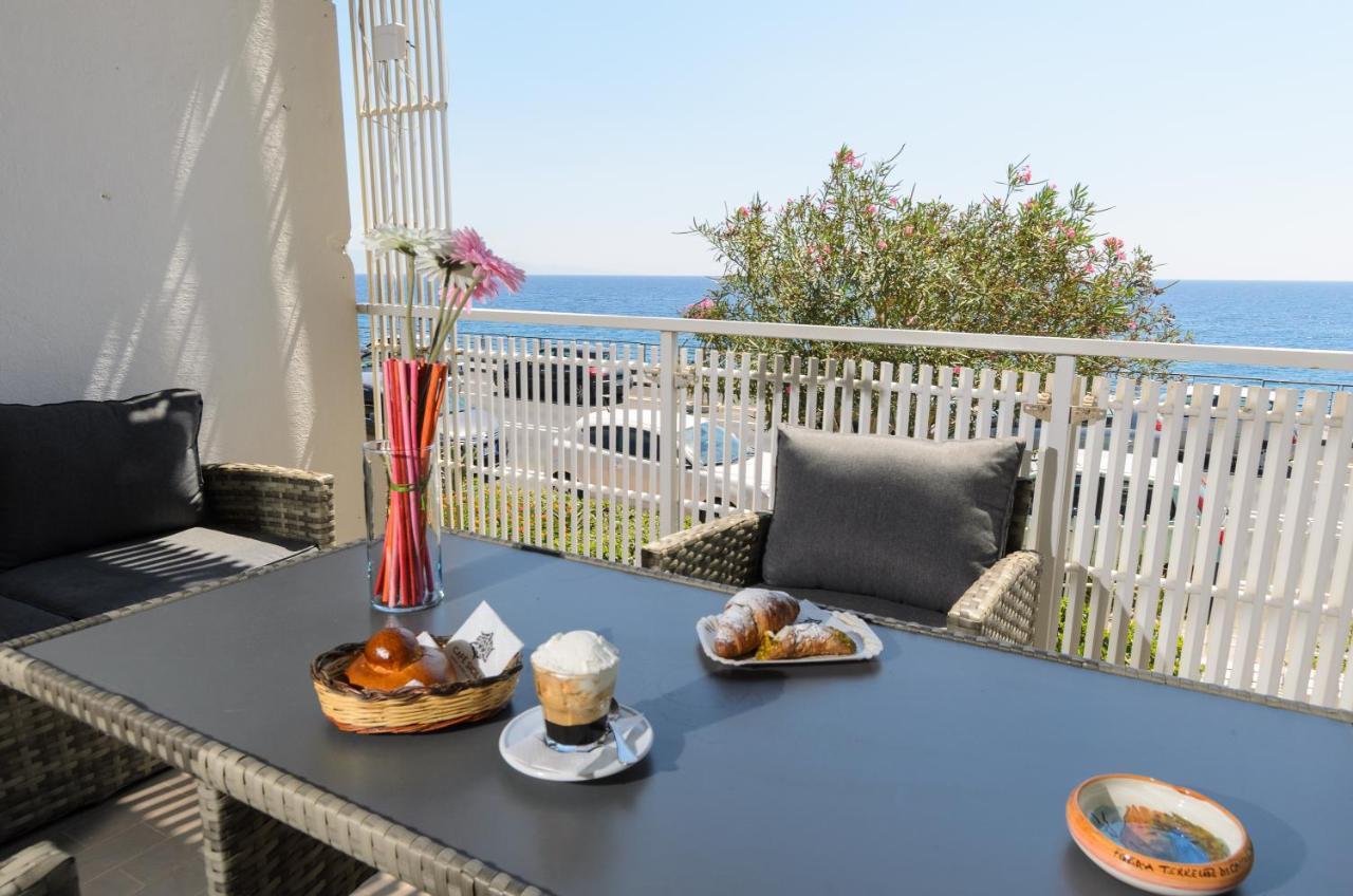 Marina D'Agro Residence Santa Teresa Di Riva Eksteriør billede