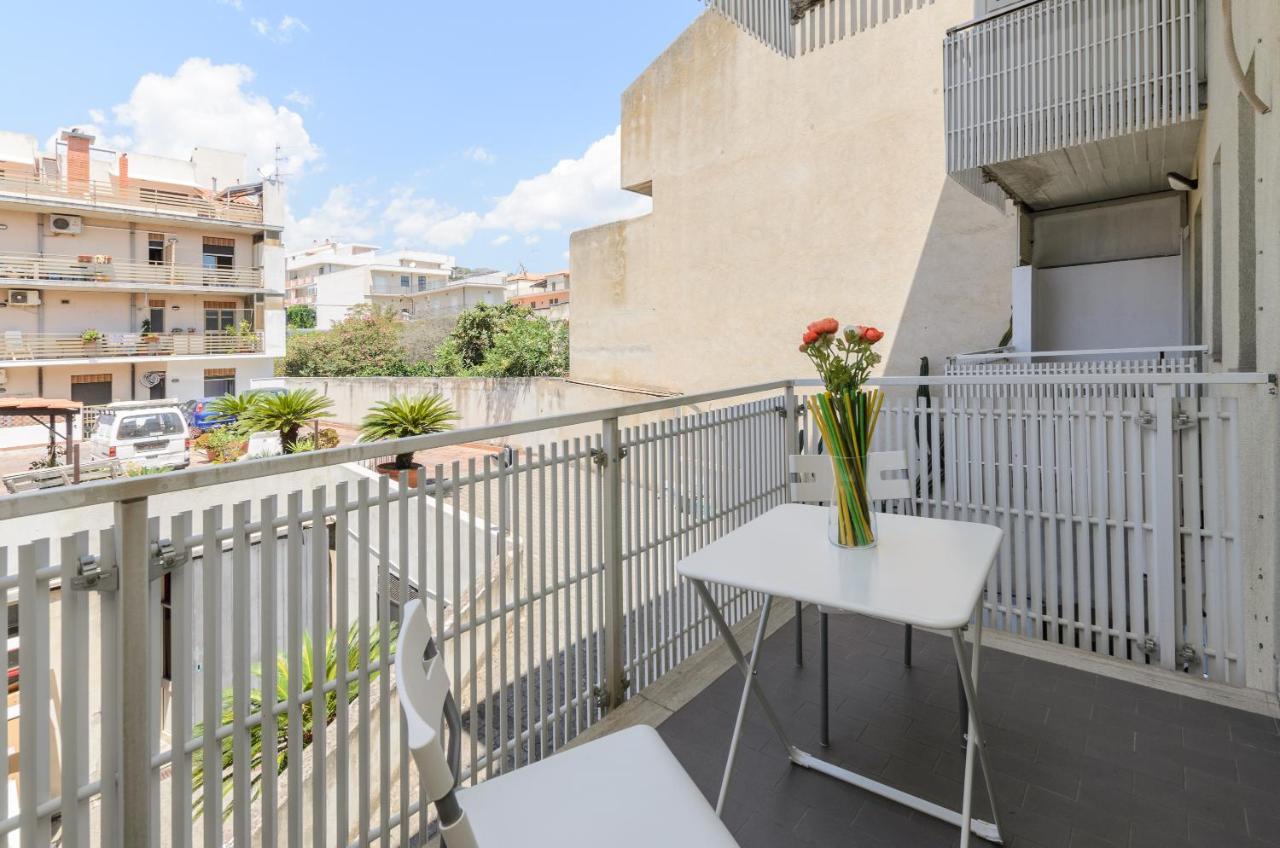 Marina D'Agro Residence Santa Teresa Di Riva Eksteriør billede