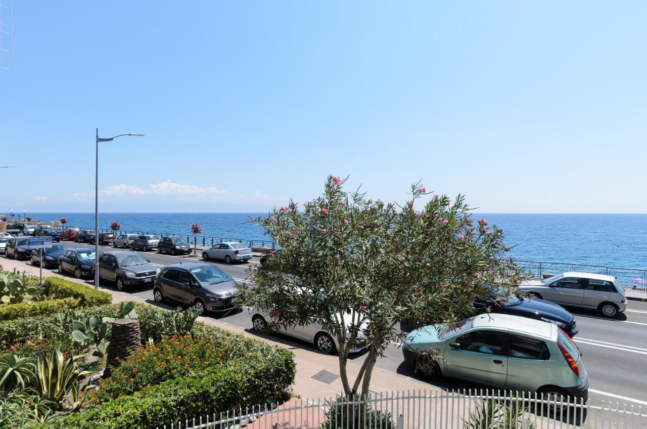 Marina D'Agro Residence Santa Teresa Di Riva Eksteriør billede
